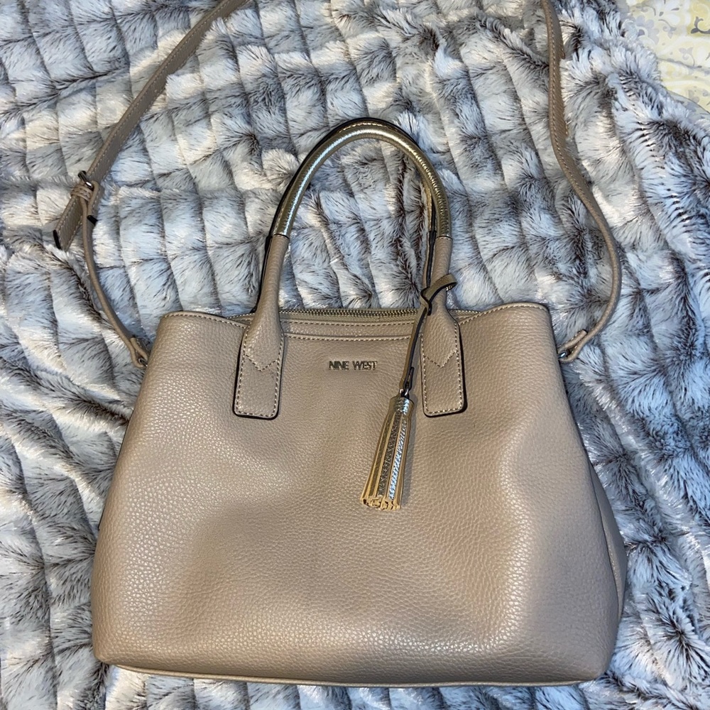 Nine West crossbody purse w/ straps!